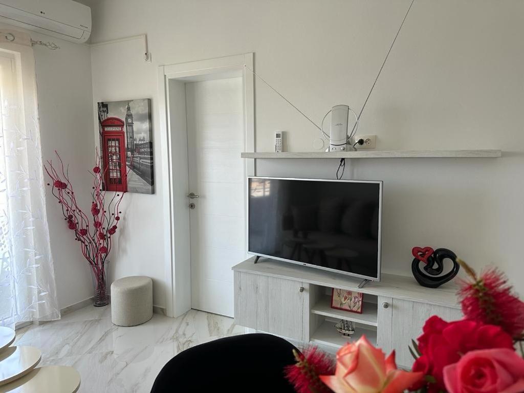 Villa Holiday Apartments Bar Bagian luar foto