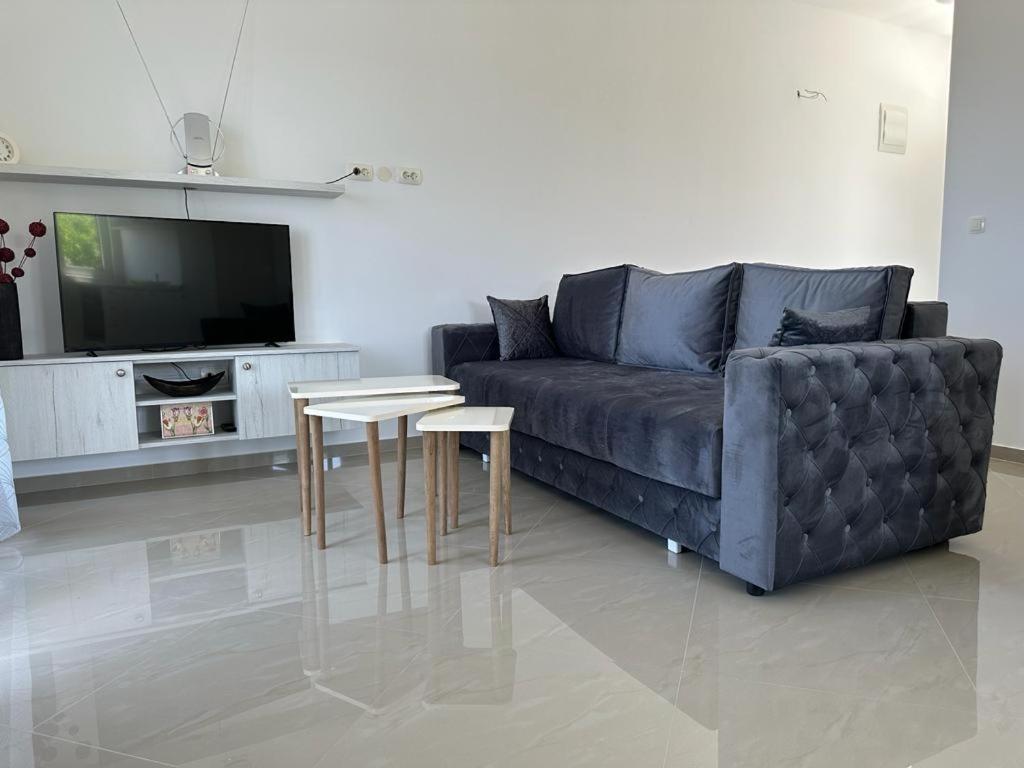 Villa Holiday Apartments Bar Bagian luar foto