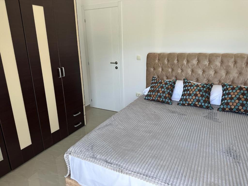 Villa Holiday Apartments Bar Bagian luar foto