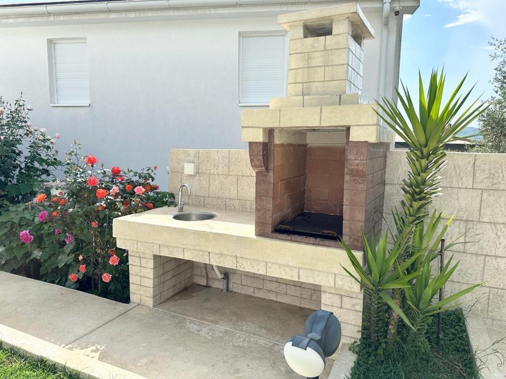 Villa Holiday Apartments Bar Bagian luar foto