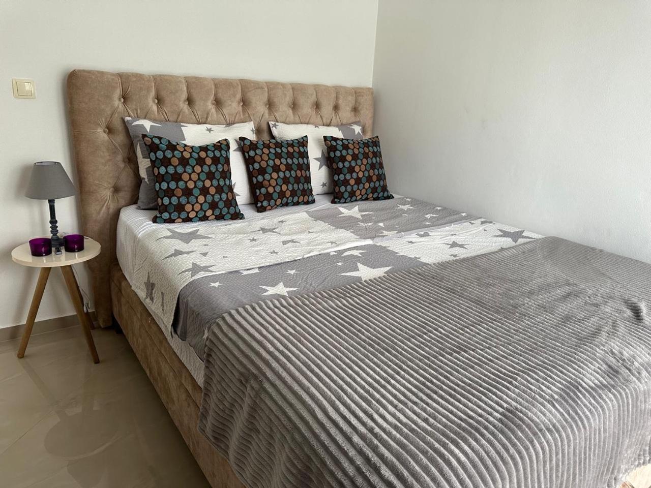 Villa Holiday Apartments Bar Bagian luar foto