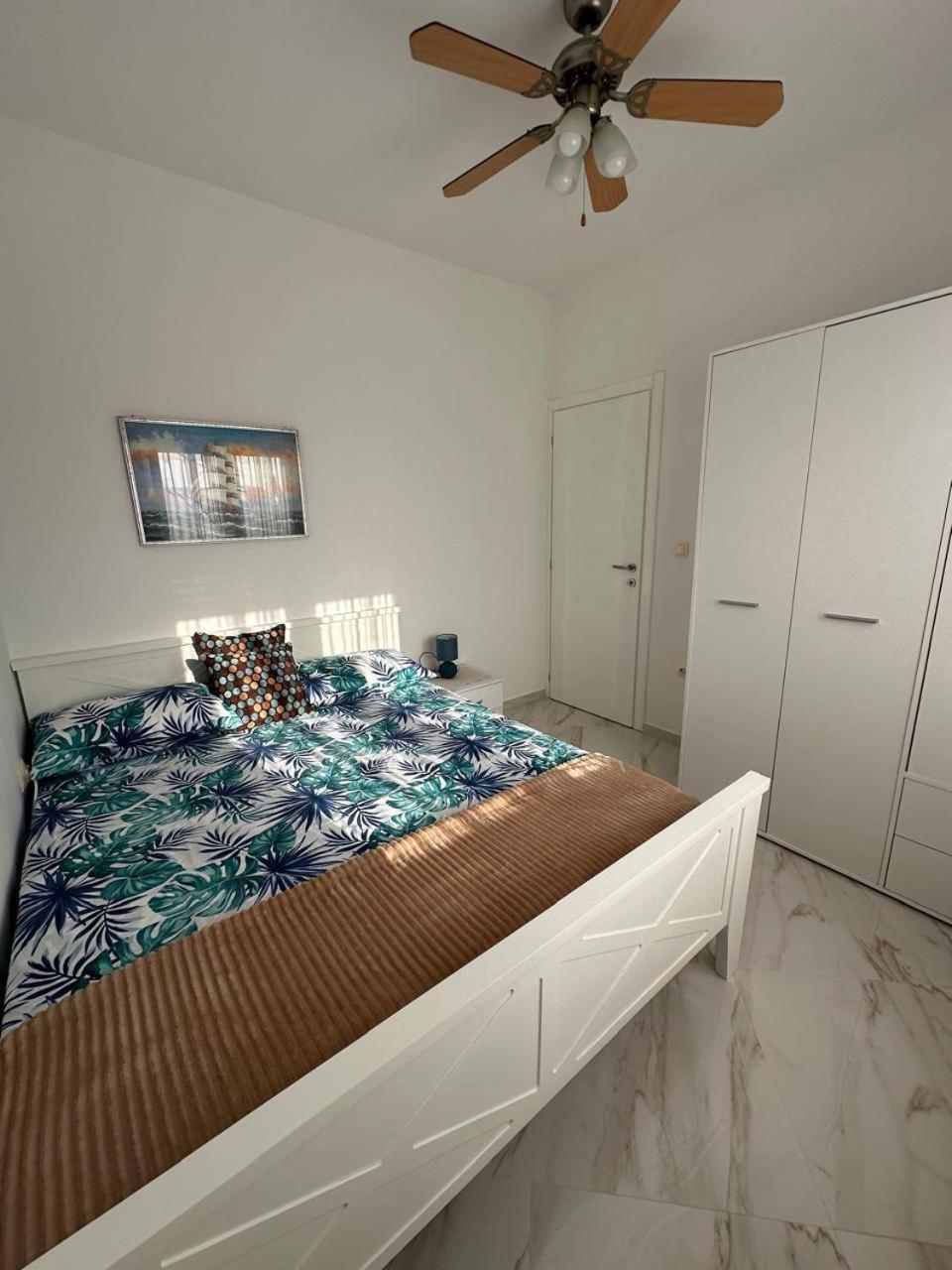 Villa Holiday Apartments Bar Bagian luar foto