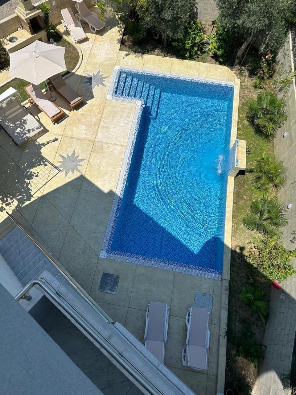 Villa Holiday Apartments Bar Bagian luar foto
