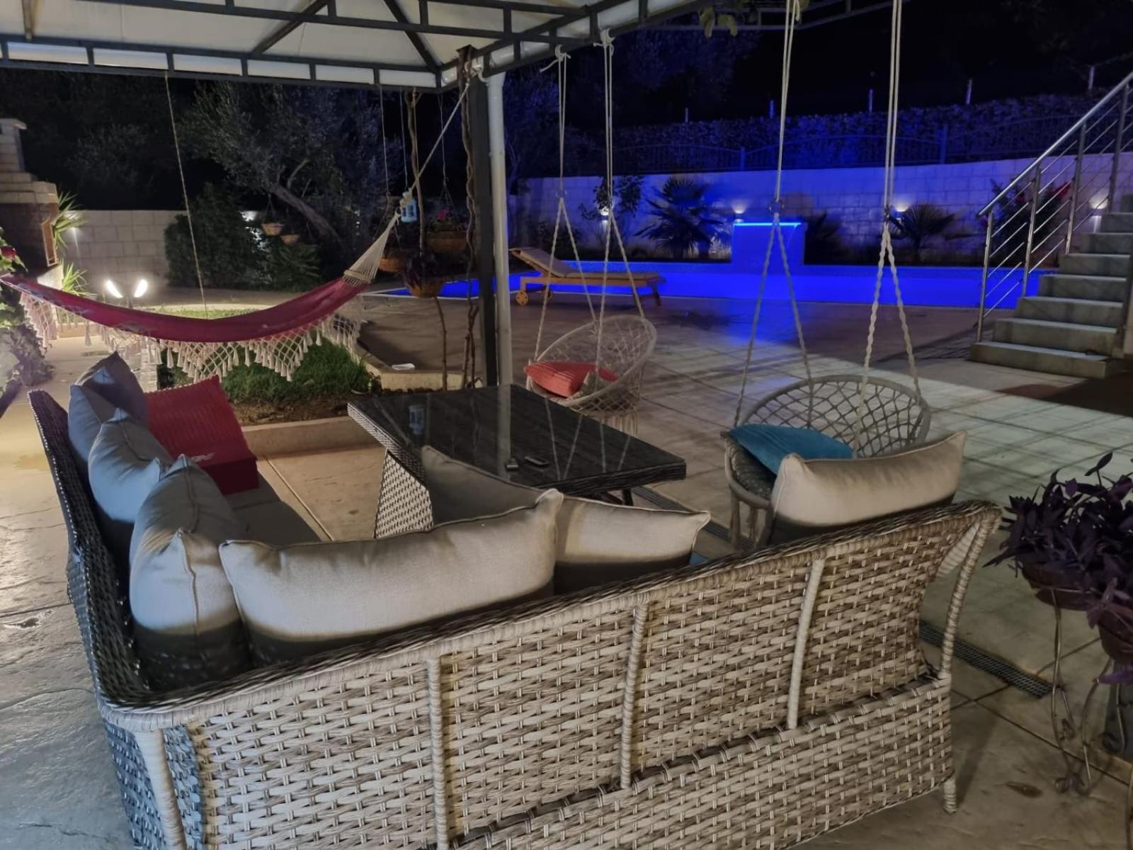 Villa Holiday Apartments Bar Bagian luar foto